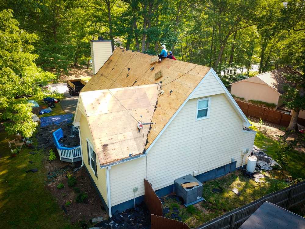 Top Signs You Need Roof Replacement Contractors